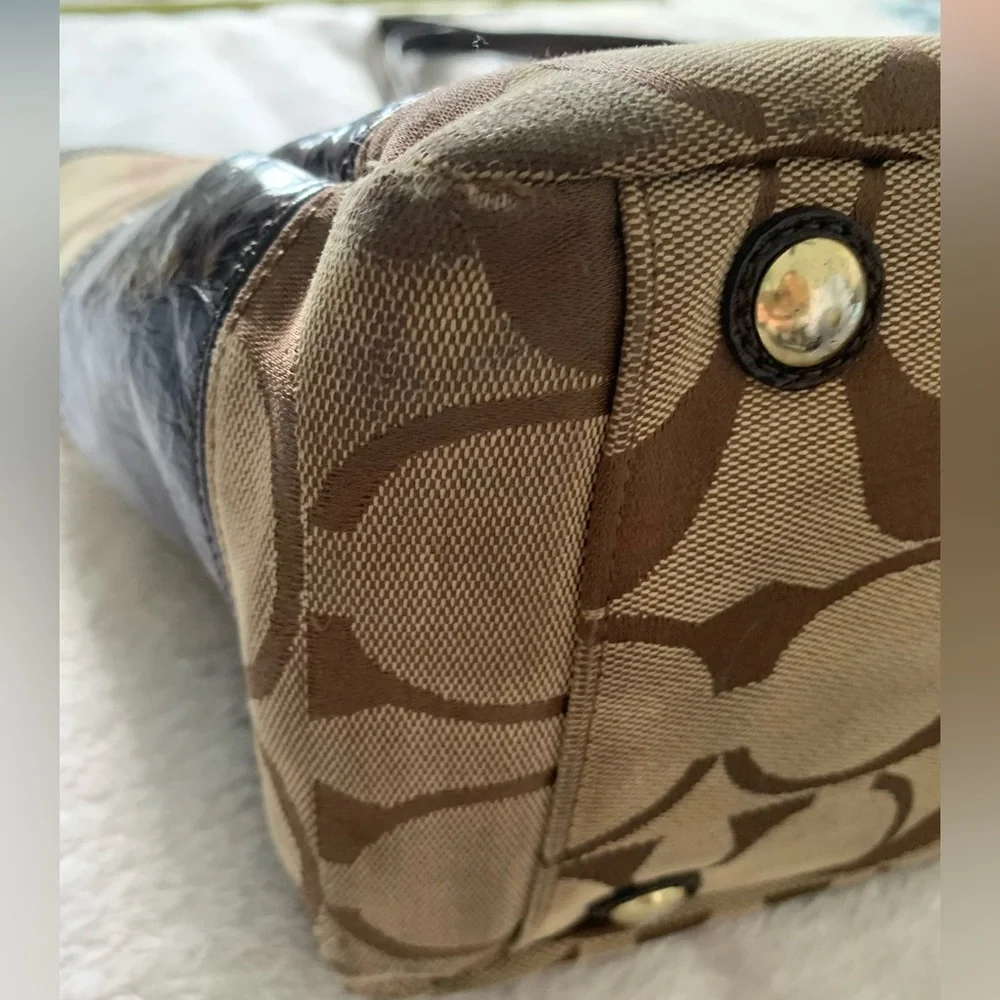 Vintage Coach Tote and or Diaper Bag 7 pockets inside, 2 outside slots & zipper - Picture 7 of 17